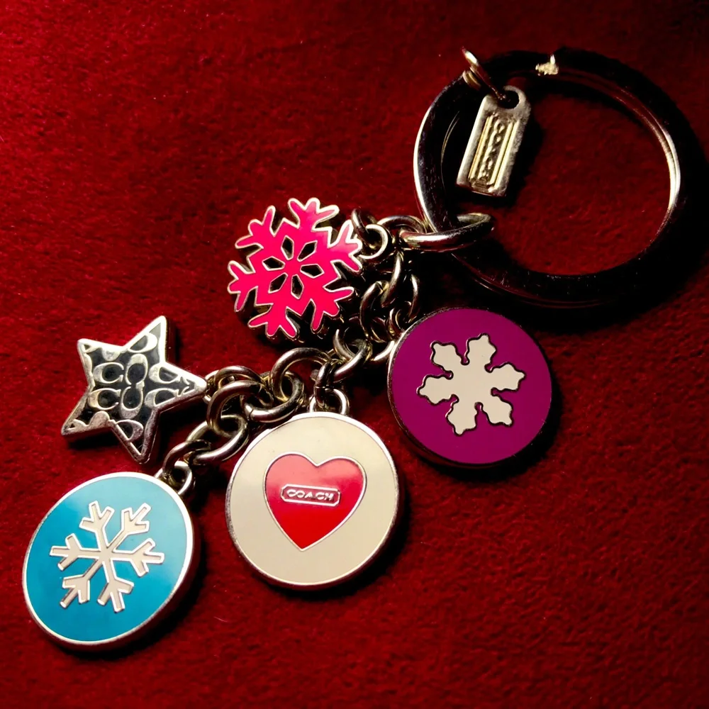 ✨Vintage NWOT Coach Snowflake Heart Charm Keychain